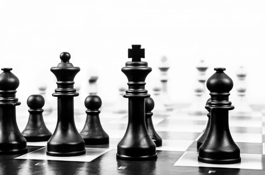 Jeu d’échecs illustrant la stratégie digitale et l’anticipation